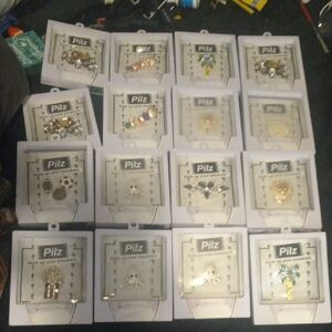 Pilz Large Shoelace Charms Set mystery pull